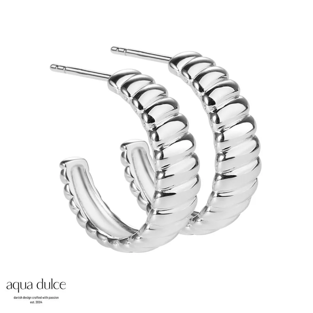 Aqua Dulce Suki Creoler Øreringe i sølv – stilfulde smykker til kvinder


