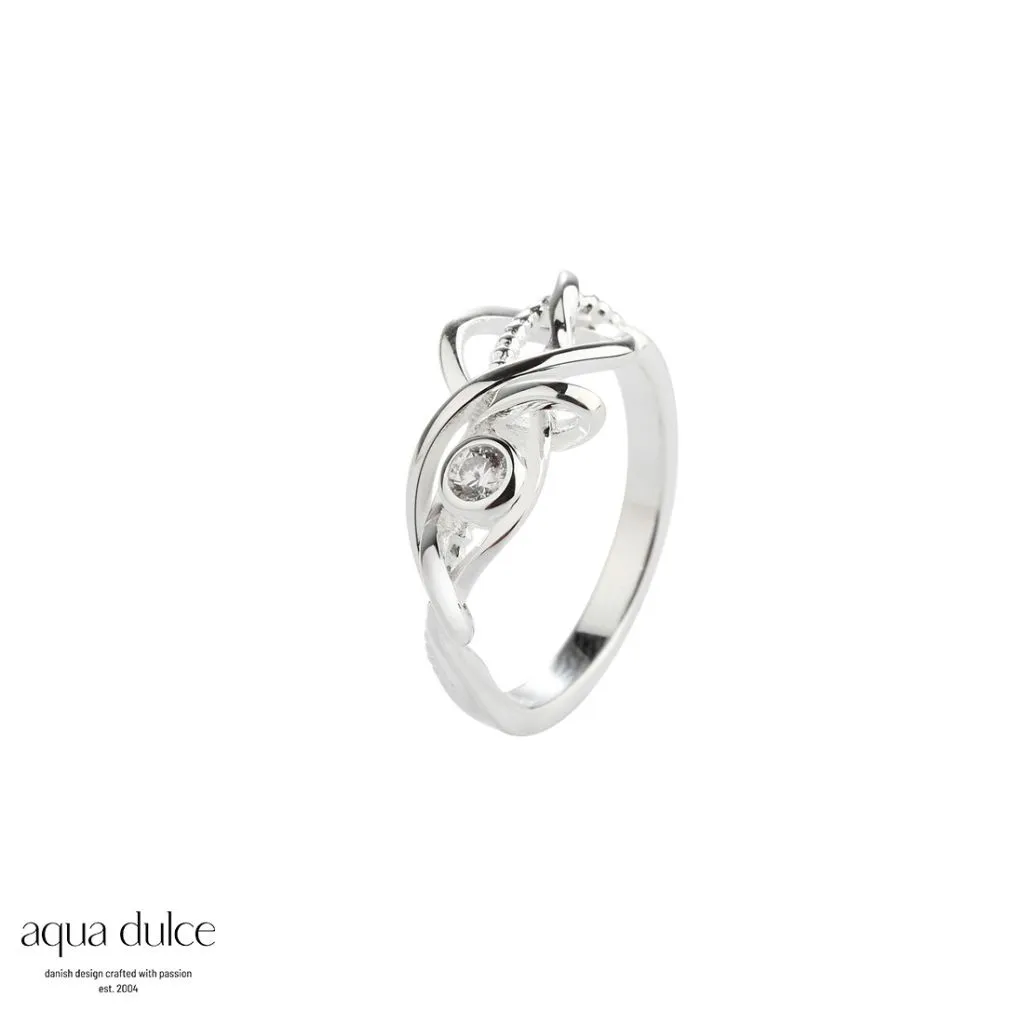 Aqua Dulce Curly Tina sølvring med hvid sten model 5532