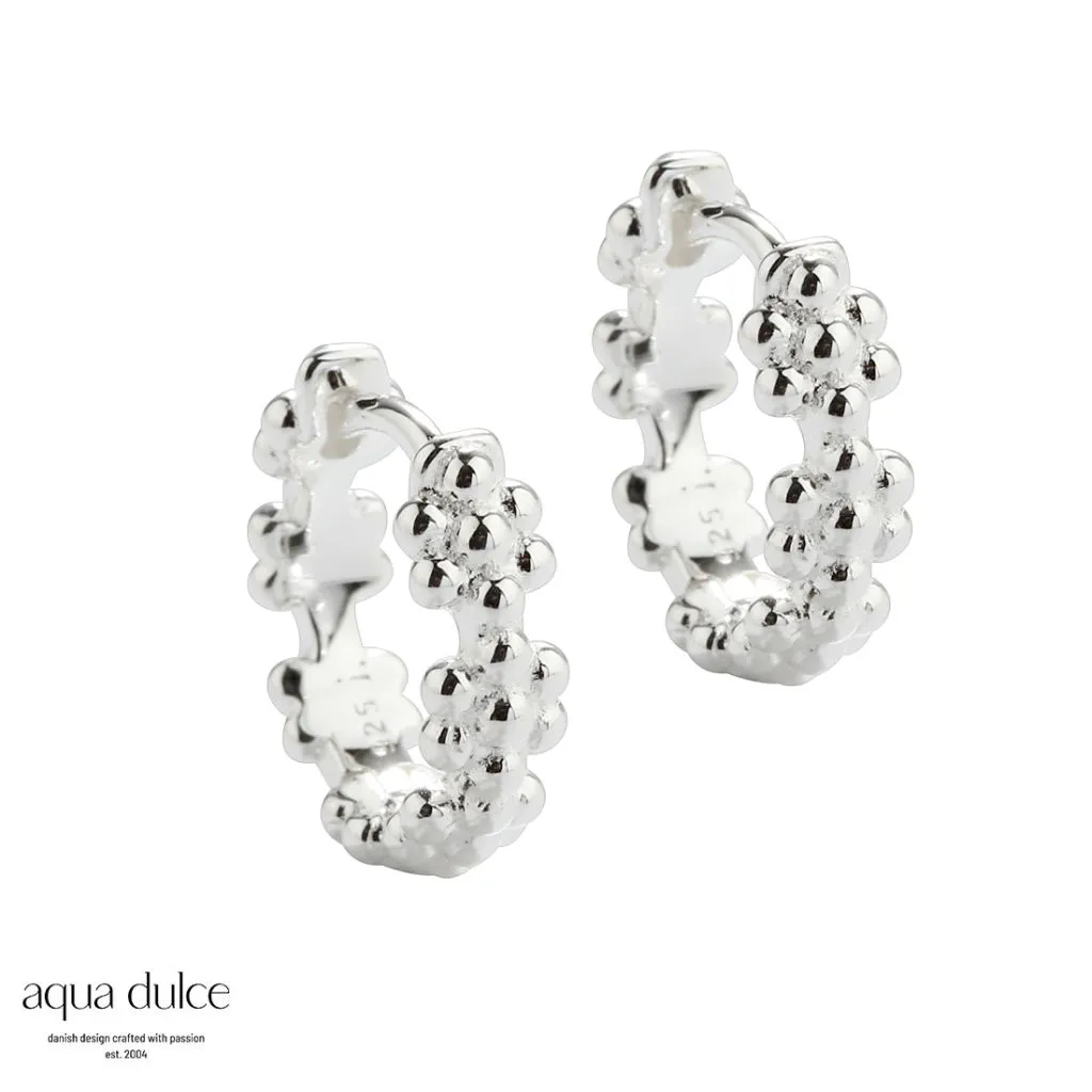 Aqua Dulce LOTS OF FLOWERS ørestikker i sølv – elegante blomstermotiver smykker til kvinder

