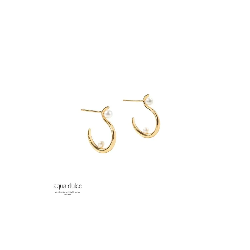 Aqua Dulce Swan Pearl øreringe i forgyldt sølv med elegant perle