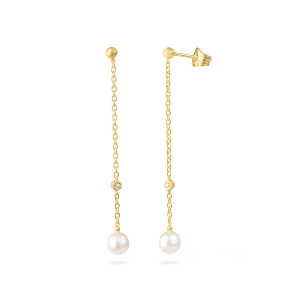 Forgyldte perleøreringe fra byBiehl – feminin og klassisk stil