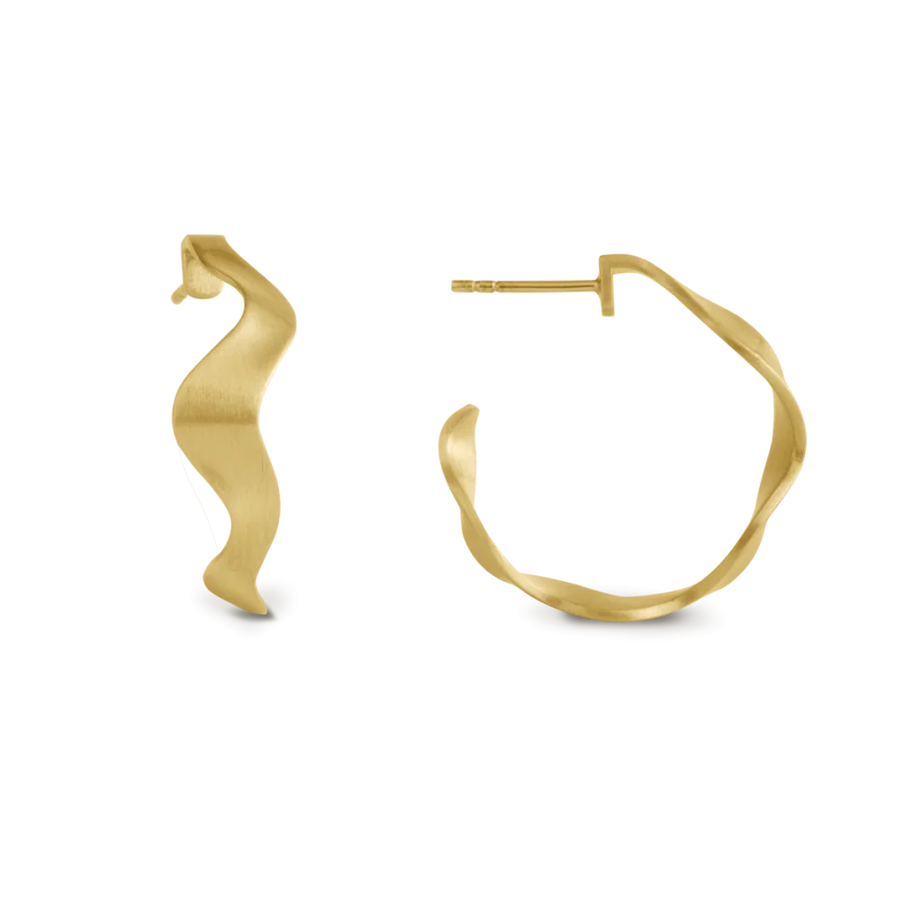 Wave Hoop Grande øreringe i forgyldt sølv – byBiehl smykker