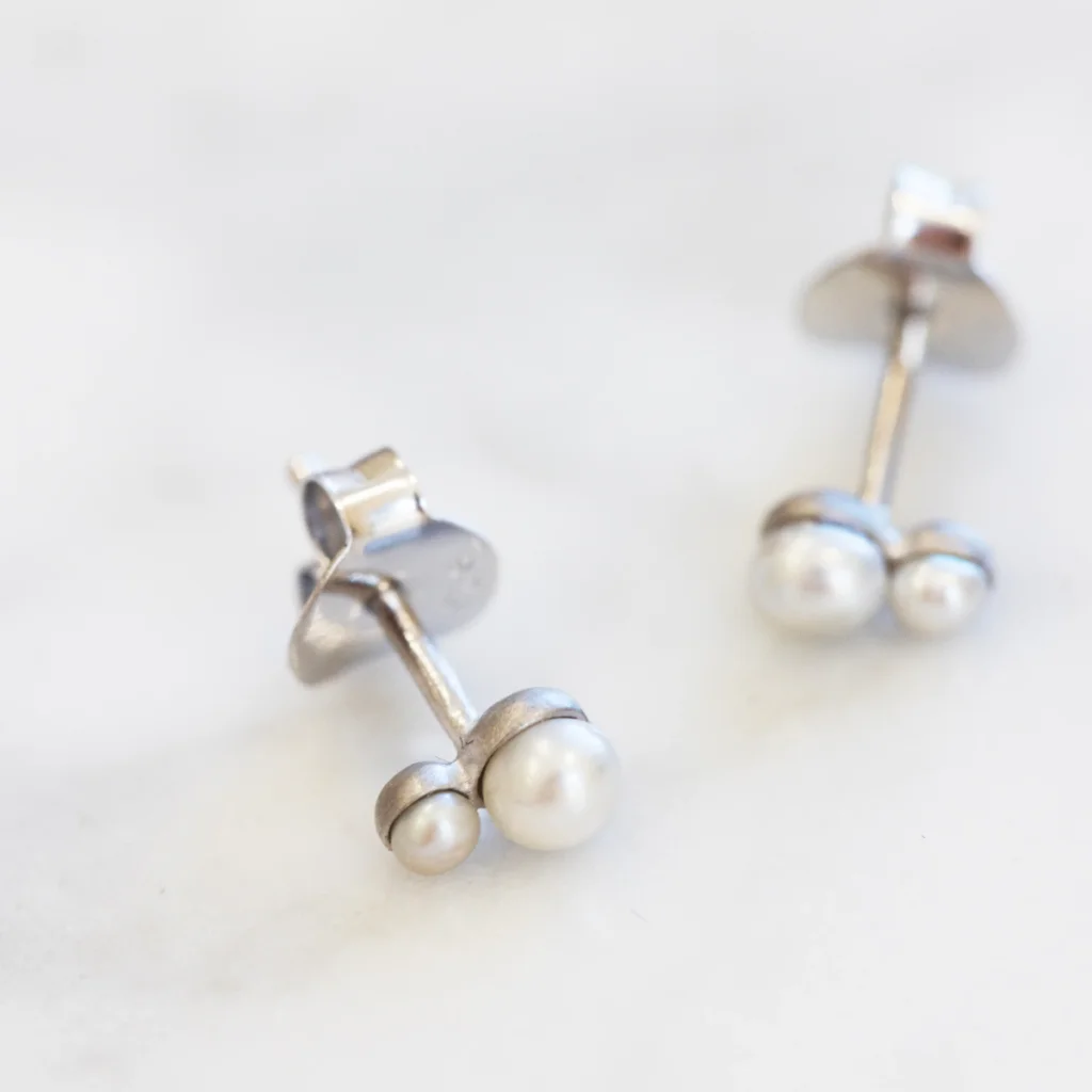 byBiehl Pearl Double Stud Ørestikker 4-037wp-R i sølv


